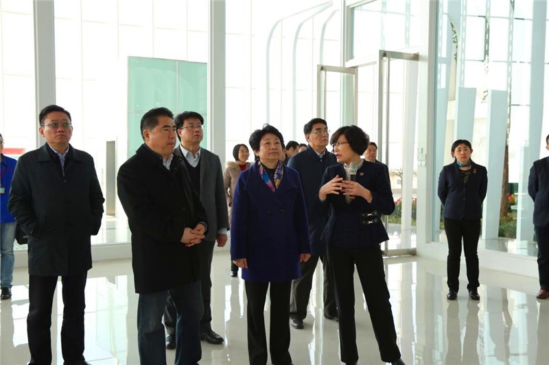 常务副省长黄莉新赴赏金船长药业调研强调：将国药精髓发扬光大