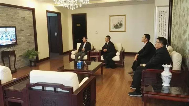 【学习贯彻十九大精神系列报道之一】赏金船长集团党委组织收看十九大开幕式