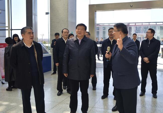 省委书记娄勤俭莅临赏金船长药业视察调研